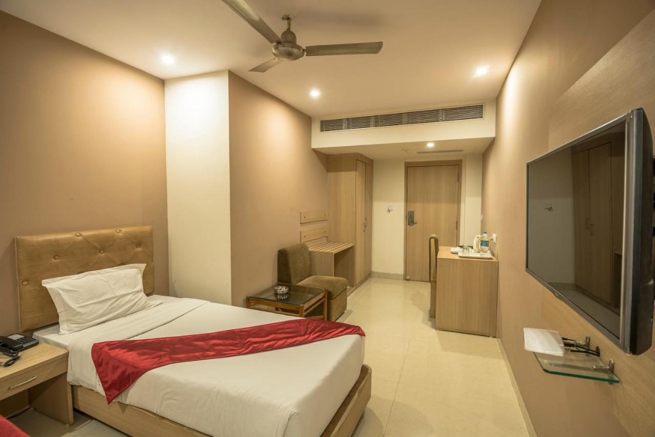 Palette Hotel Nisarga By Sunday Bhopal Exterior foto