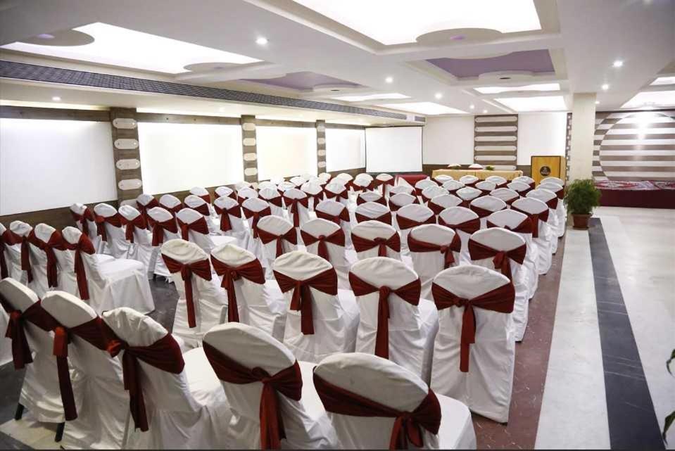 Palette Hotel Nisarga By Sunday Bhopal Exterior foto